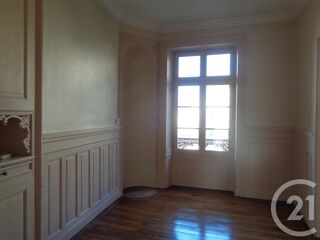  Appartement à louer 3 pièces 80 m²