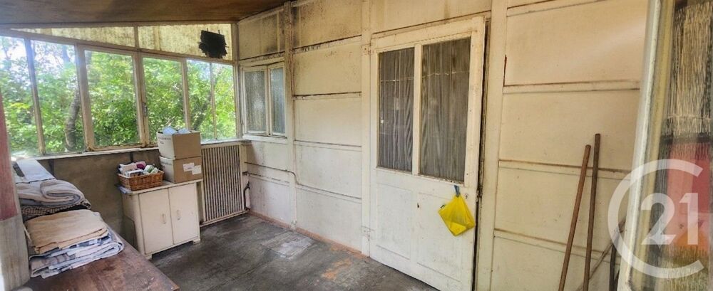 Maison de 58m² à rénover entièrement, bénéficiant d'un g....