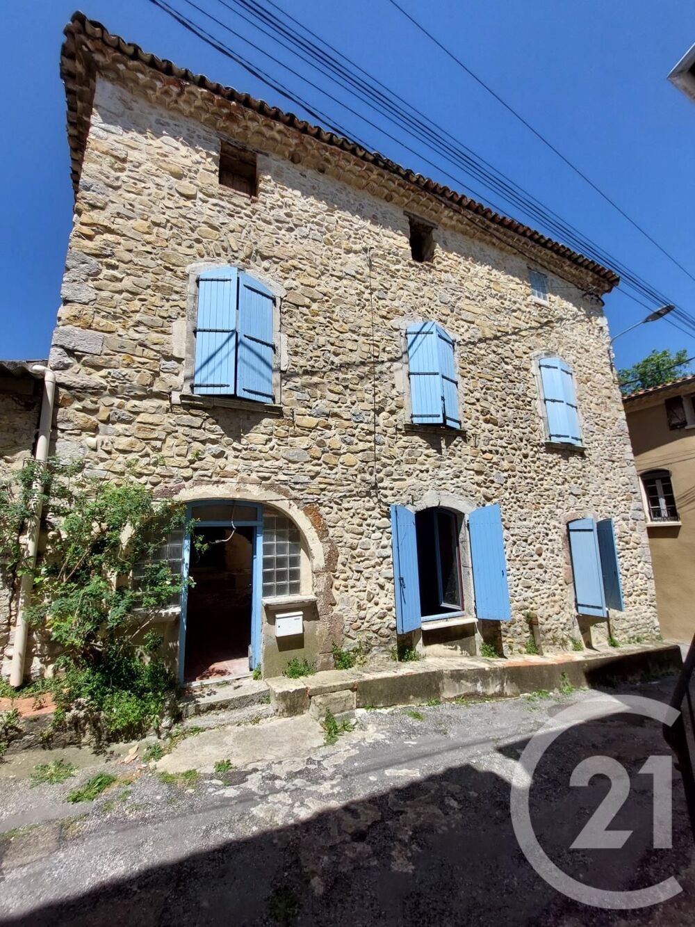 Maison 8 pièces 437 m² · à Lezan · 437 m² · 150 000 €