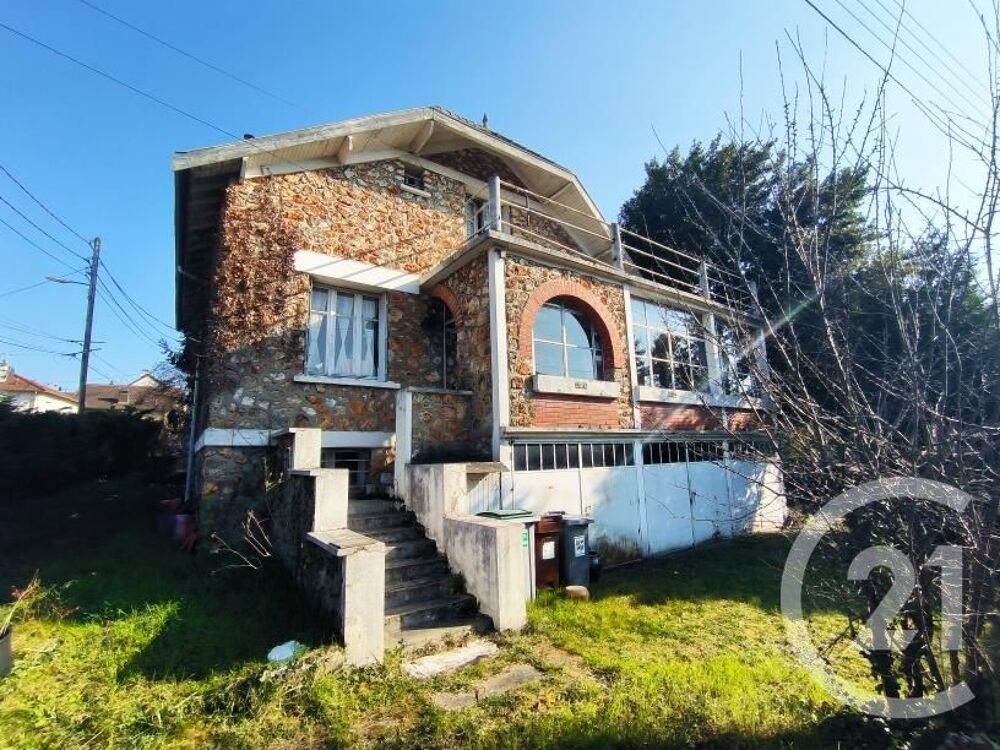 Secteur pavillonnaire. Sur un beau terrain de 753 M2, S....