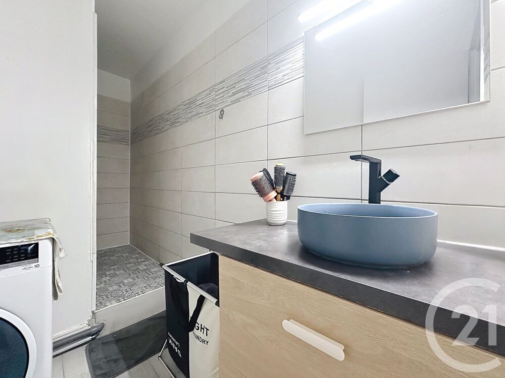 Venez découvrir ce joli appartement duplex de type F2, p....