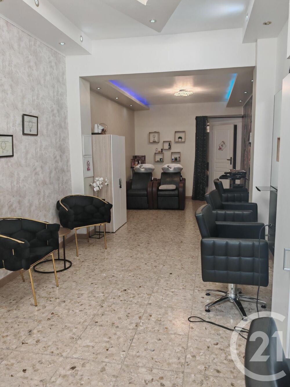 À louer Local commercial à usage de salon de coiffure<b....