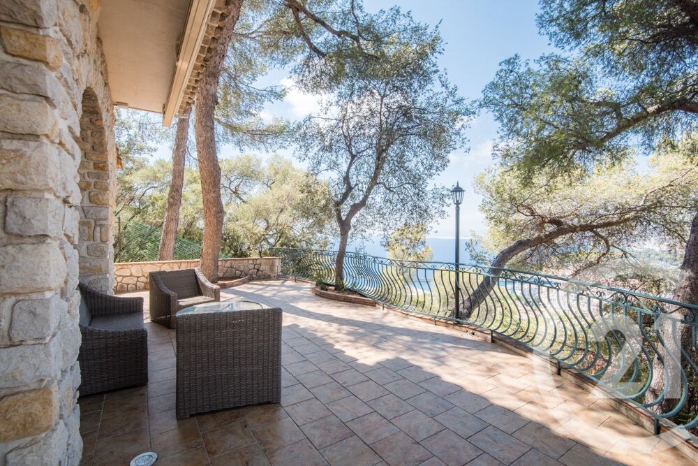 Nice Mont Boron - Villa familiale de 287 m² de surface h....