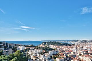  Appartement à louer 7 pièces 221 m²