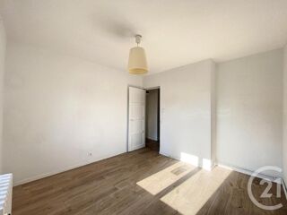  Appartement à louer 3 pièces 65 m²