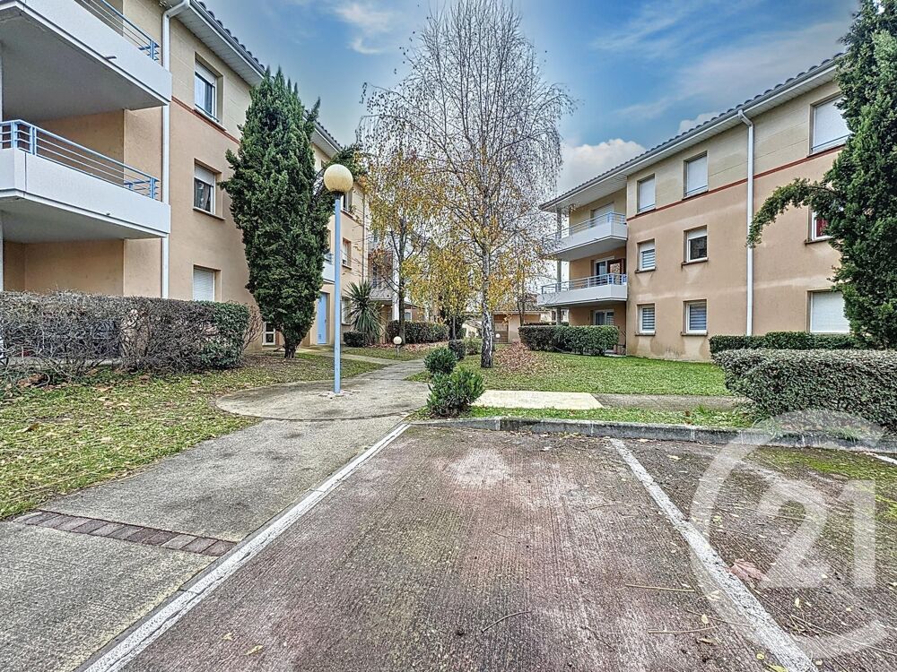 Dans une résidence sécurisée et arborée, avec piscine, c....