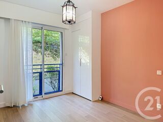  Appartement à louer 3 pièces 81 m²