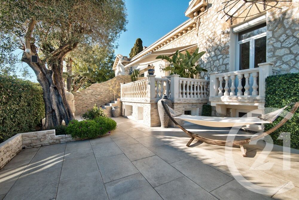 CAGNES-SUR-MER - LES BREGUIERES Dans une sublime bas....