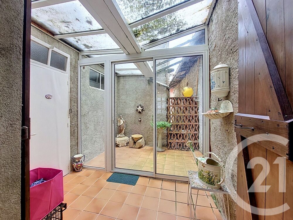 Venez découvrir cette très belle maison de village de 14....