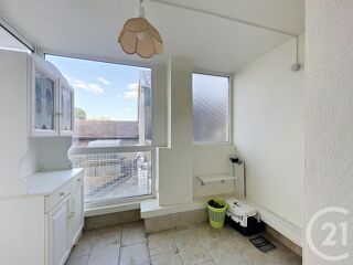  Appartement à louer 3 pièces 99 m²