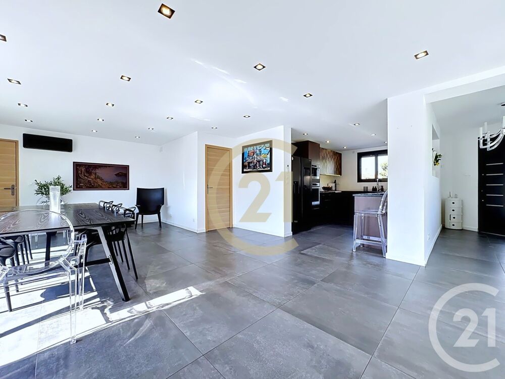 À 680000€, découvrez cette maison de 182m² entièrement h....