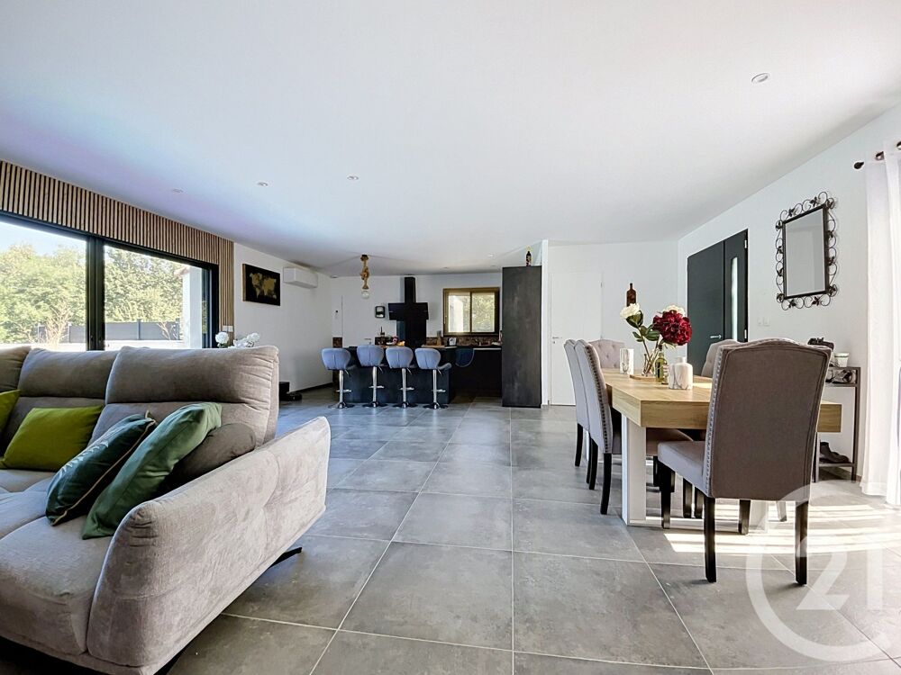 À vendre Maison contemporaine de plain-pied avec piscin....