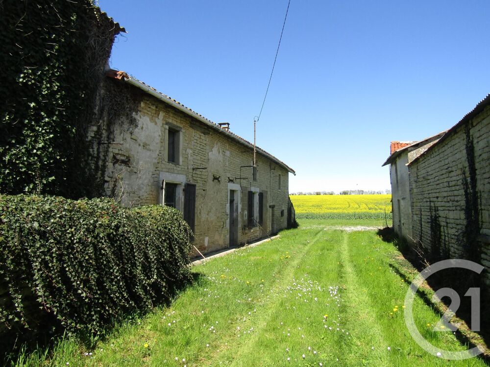 Sur la commune d''ENSIGNE, entre AULNAY et BRIOUX SUR BO....