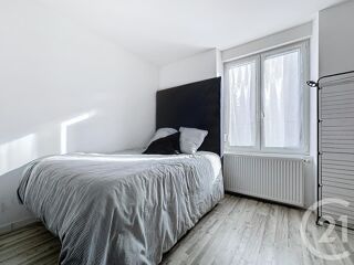  Appartement à louer 4 pièces 75 m²
