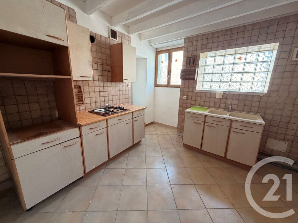 maison de bourg à 10 km de Clamecy comprenant une cuisin....