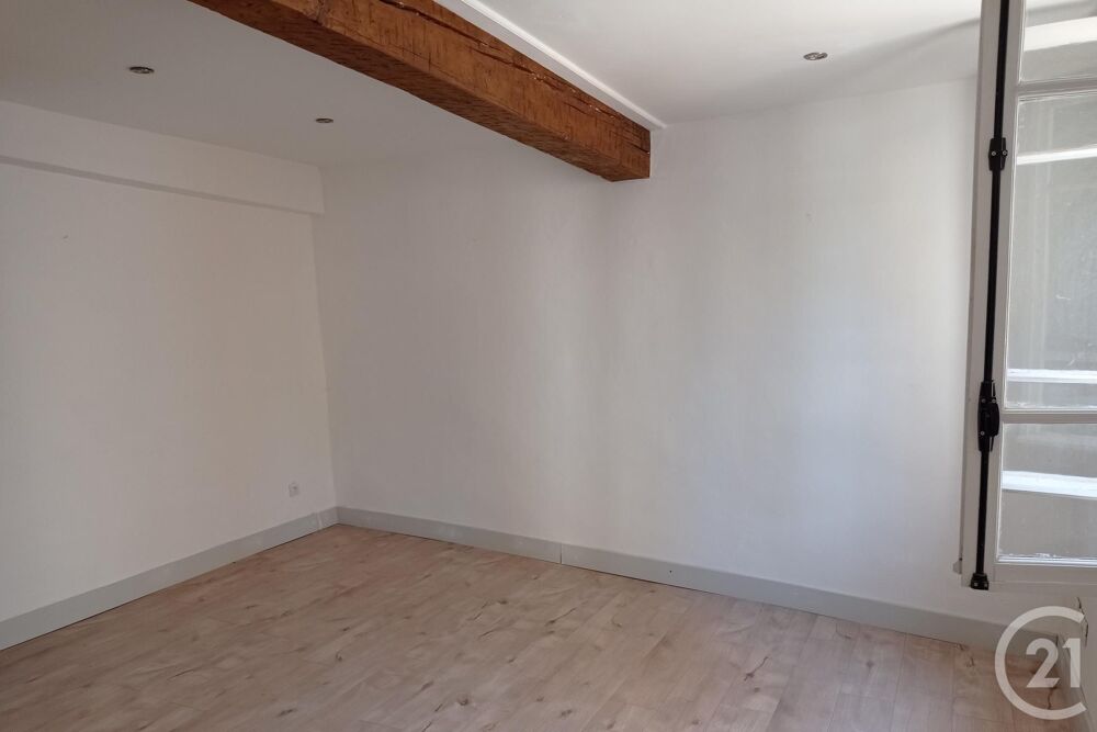 Appartement T2 meublé à louer à Quillan. Il se trouve au....