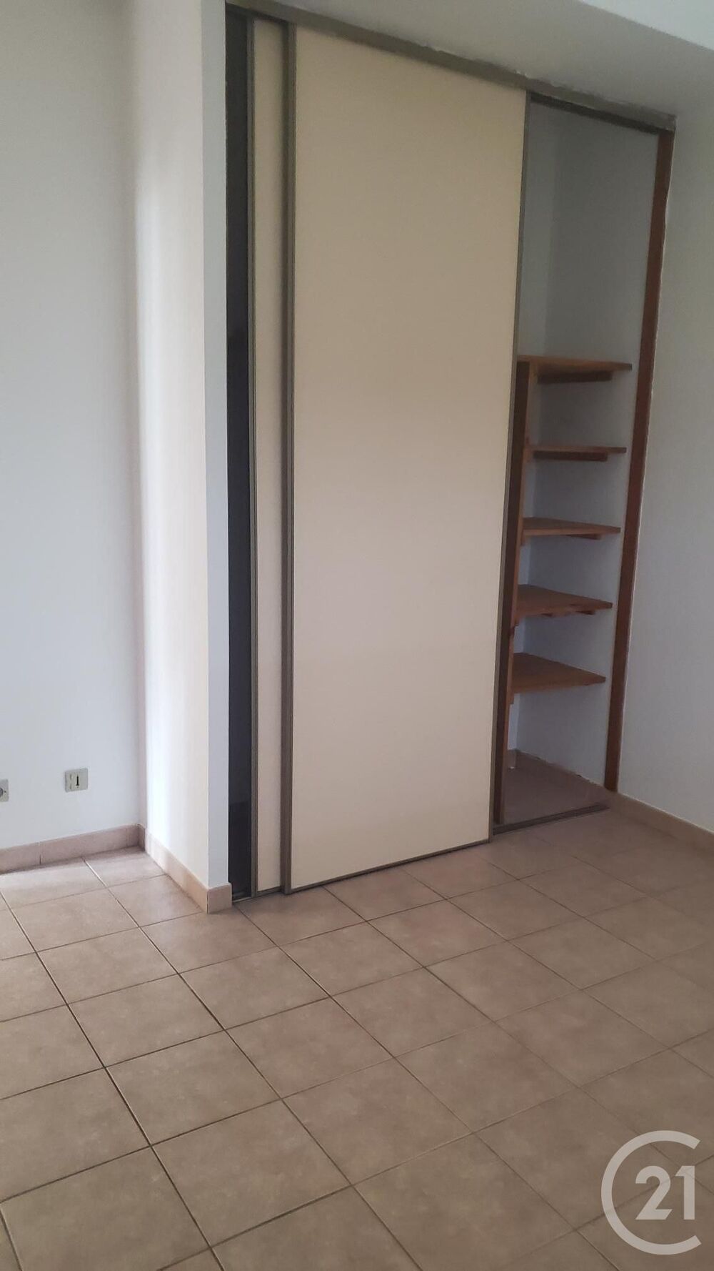 À la recherche d'un appartement lumineux à louer à Cavil....