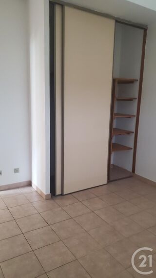  Appartement à louer 2 pièces 38 m²