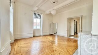  Appartement à louer 3 pièces 120 m²