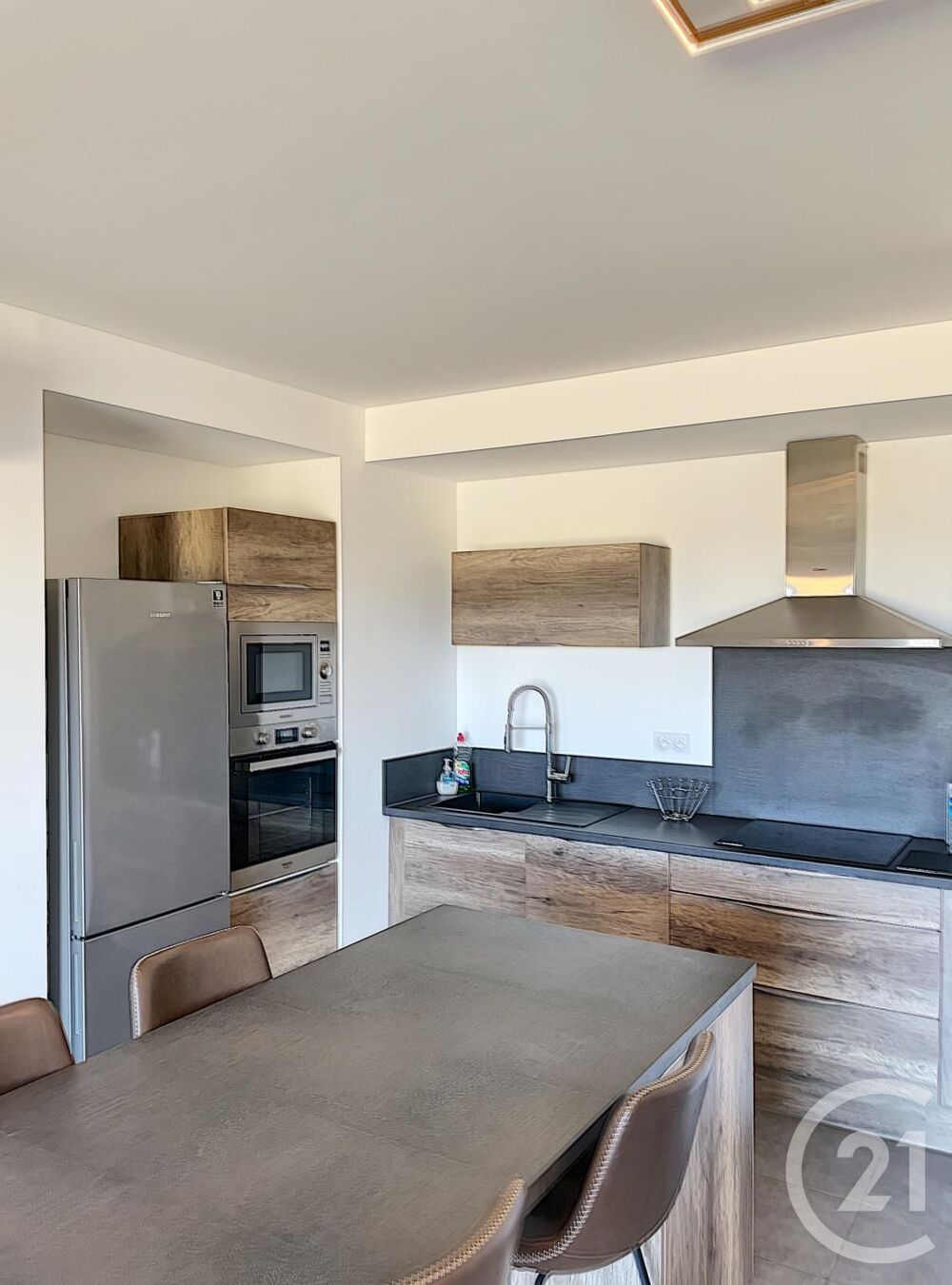 Situé au 1er étage, cet appartement offre un cadre de vi....