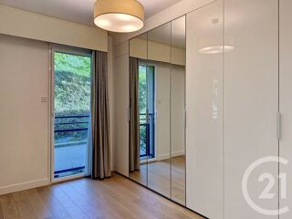  Appartement à louer 3 pièces 81 m²