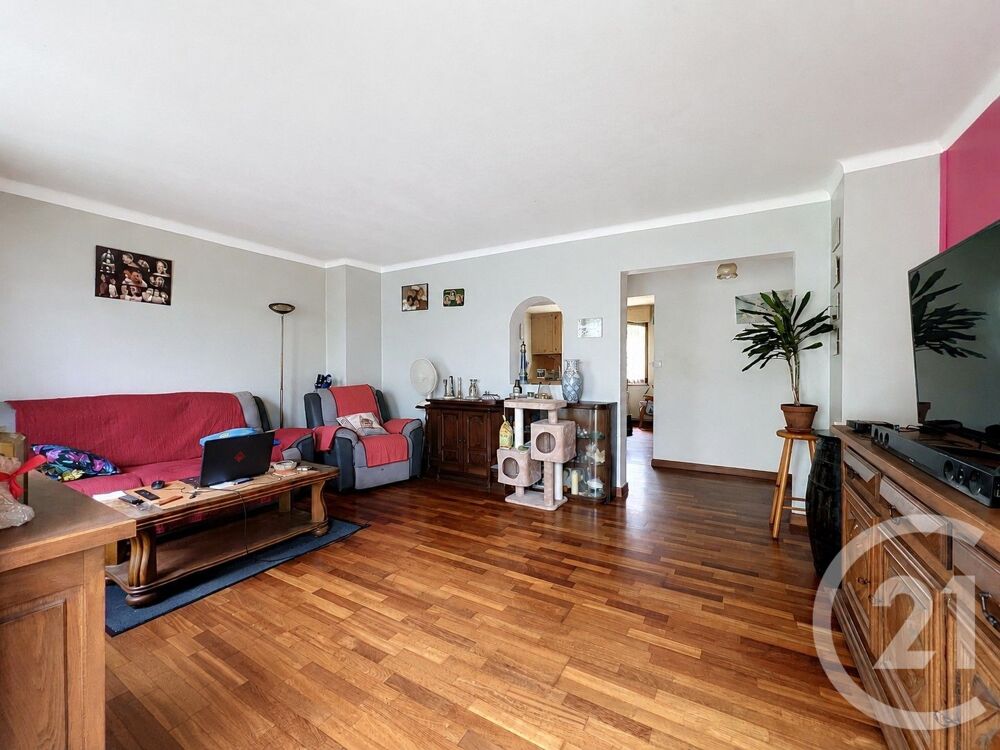 ESSEY-LES-NANCY - Découvrez ce F3 de 83m², situé au 1er ....