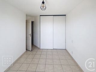  Appartement à louer 2 pièces 68 m²