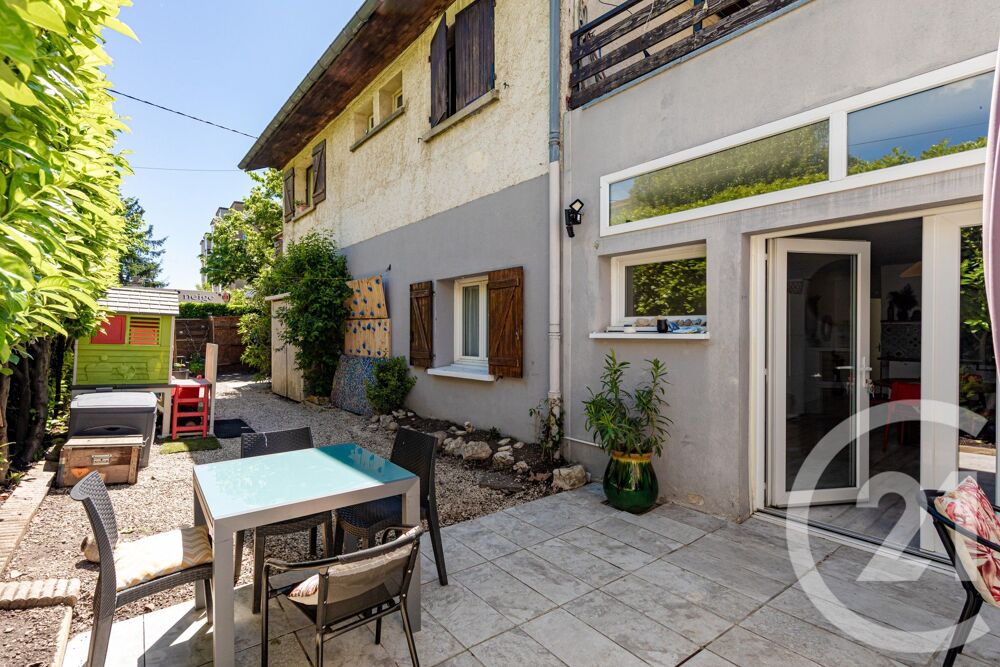 FONTAINE - RUE JOSEPH BERTOIN T4 avec 90 m² d'e....