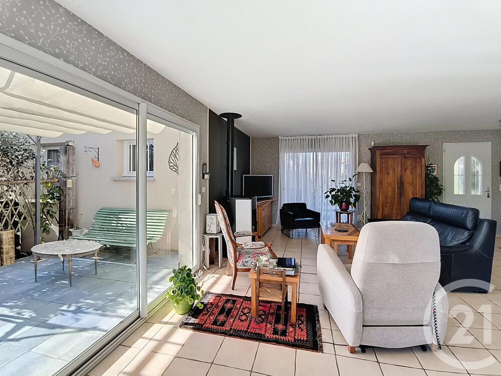 Beaucoup de Charme pour cet ensemble immobilier de plain....