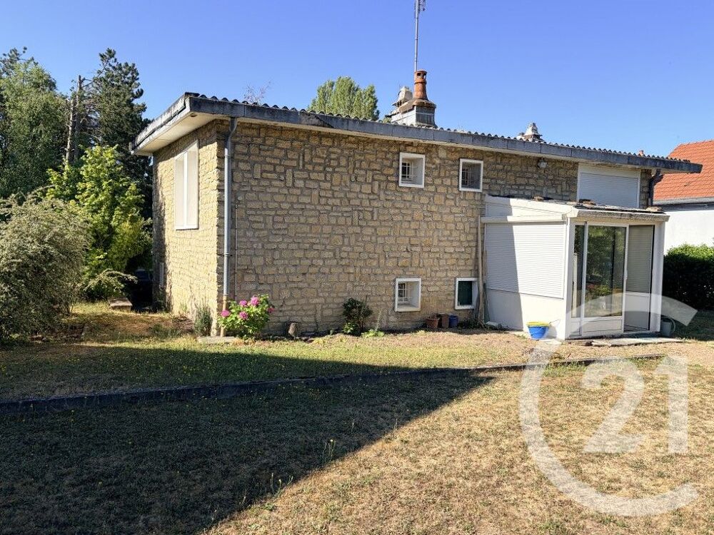 En plein c½ur de Prémery, maison de 104m², offrant un sé....