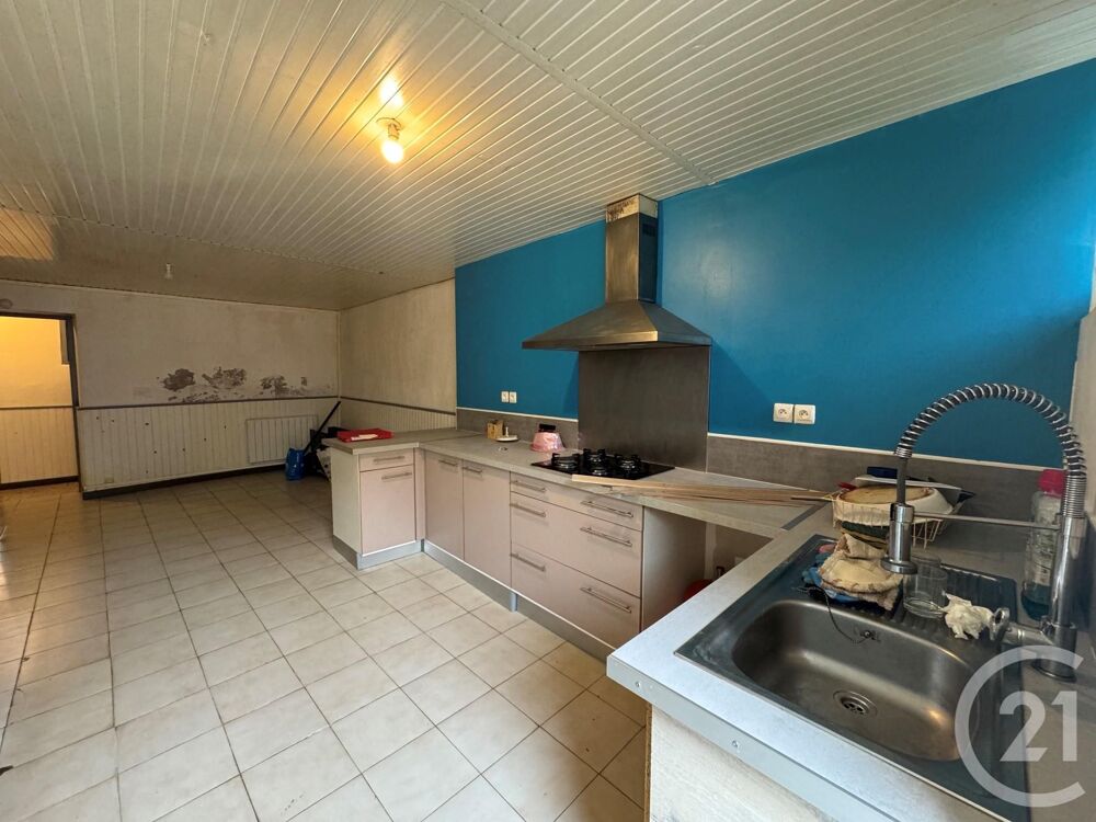Maison de village à finir de rénover Située au ....