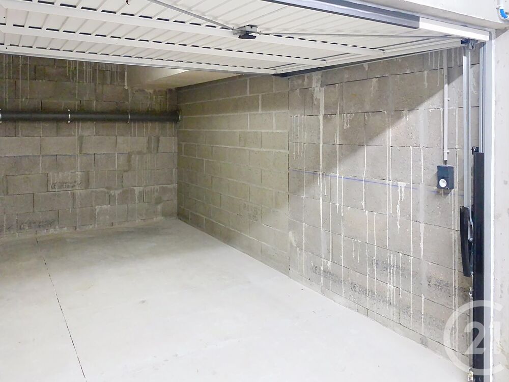 location Parking / Garage - 15 m² Saint-Jean-de-la-Ruelle (45140)