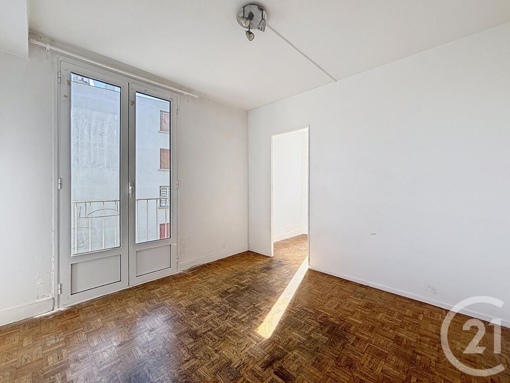 THIAIS. Centre-Ville. Studio avec parking et cave. Notre....