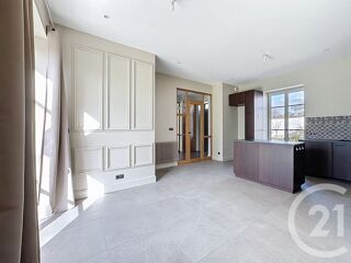  Maison à louer 6 pièces 181 m²