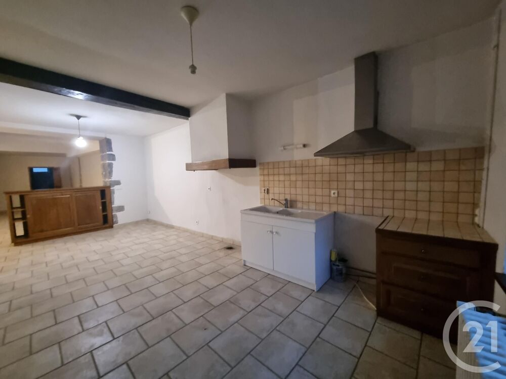 Située à Corbigny, cette maison en duplex offre un cadre....