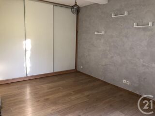  Appartement à louer 4 pièces 90 m²