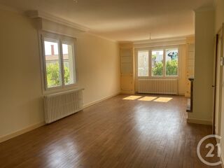 Maison à louer 6 pièces 250 m²