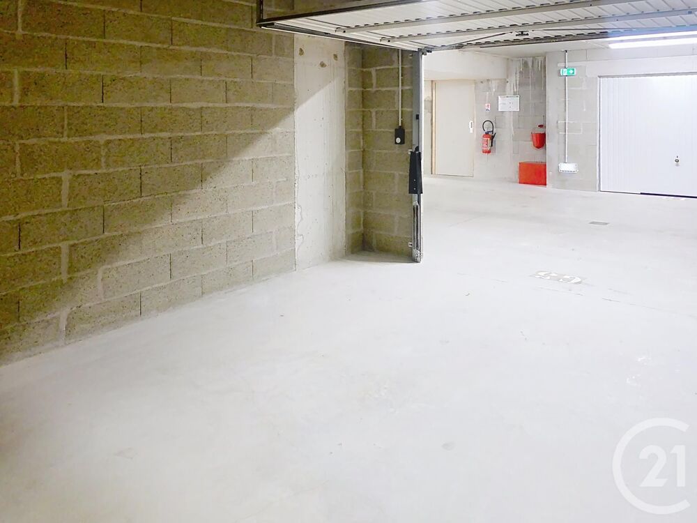 location Parking / Garage - 15 m² Saint-Jean-de-la-Ruelle (45140)