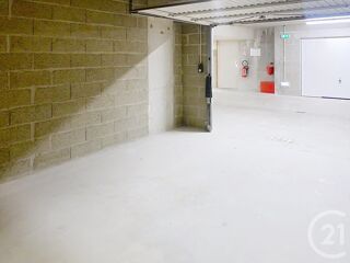  Parking / Garage à louer 15 m²
