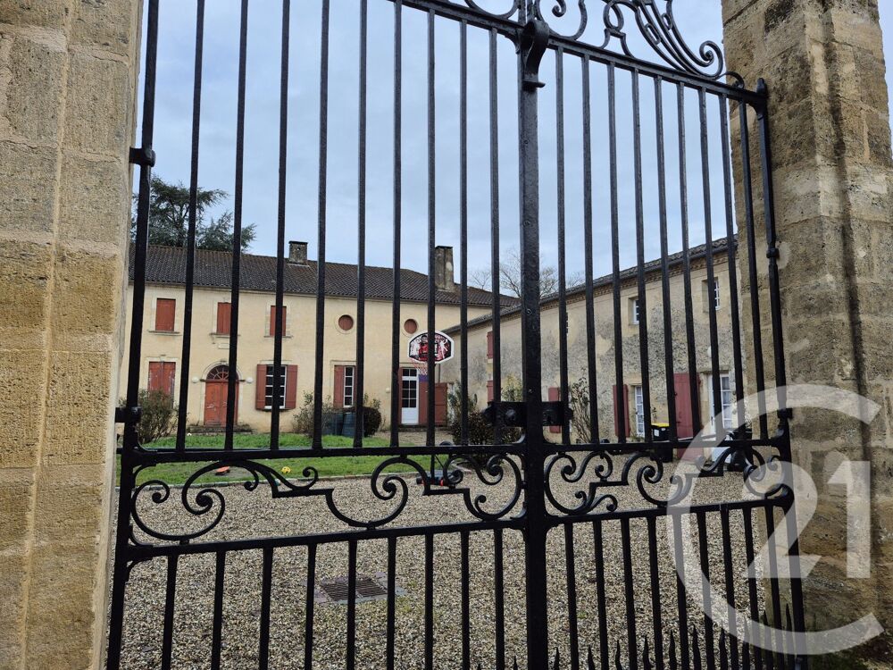 A saisir ! Maison de maitre avec caché historique à 15 m....