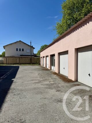  Parking / Garage à louer 16 m²