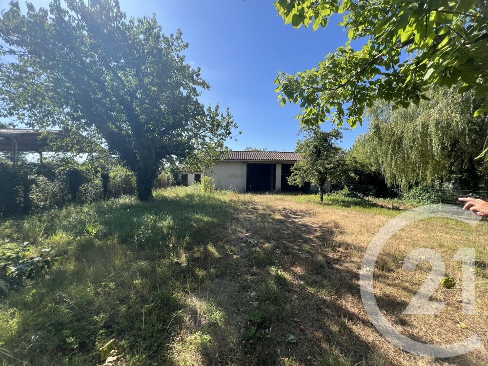 A 15min de Montpon, cette maison de 170m² offre un vast....