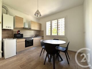  Appartement à louer 4 pièces 63 m²