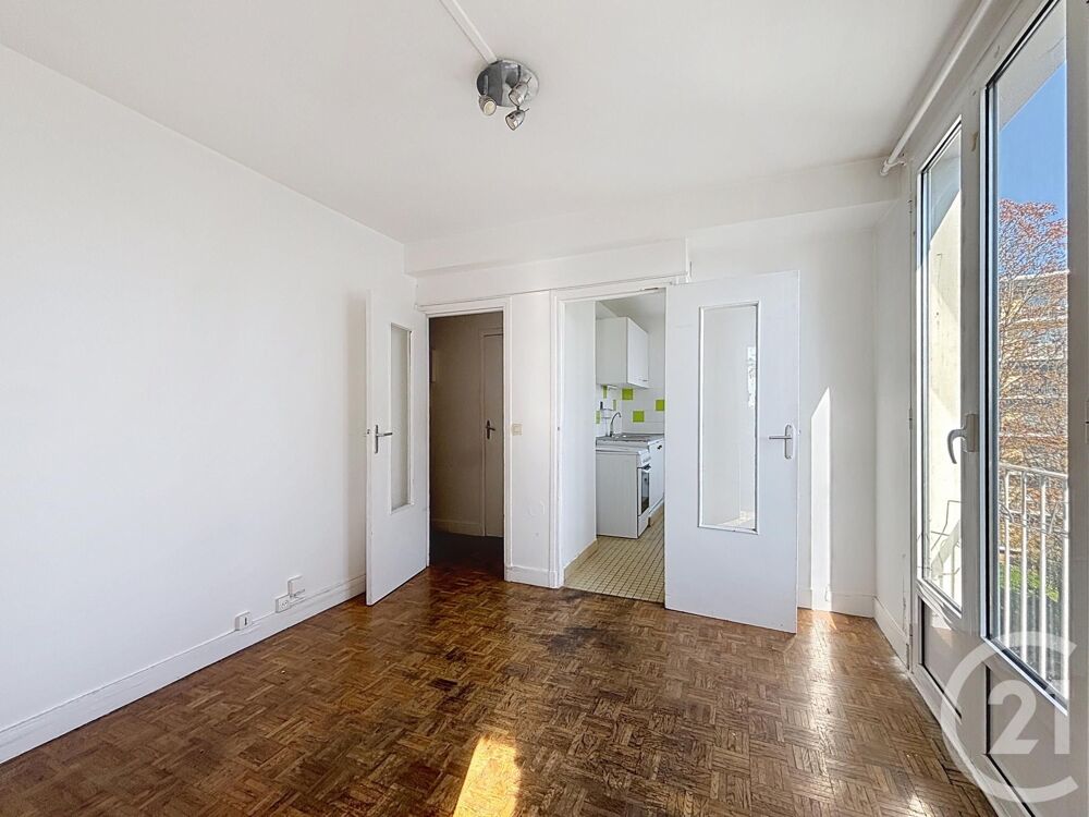 THIAIS. Centre-Ville. Studio avec parking et cave. Notre....