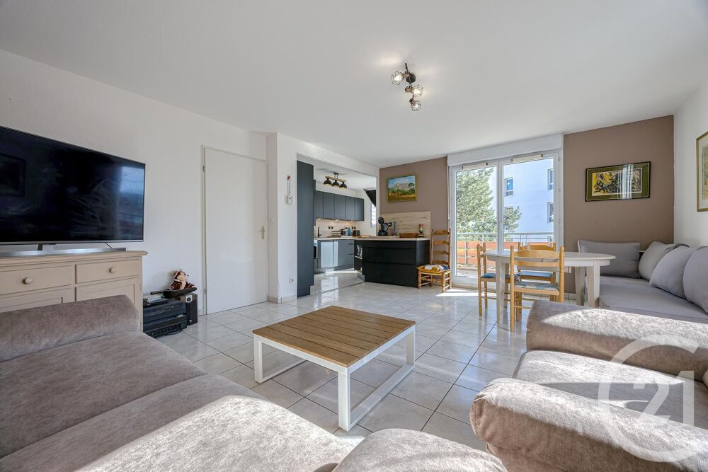 À vendre: appartement de 84m², situé au 3 et dernière ét....