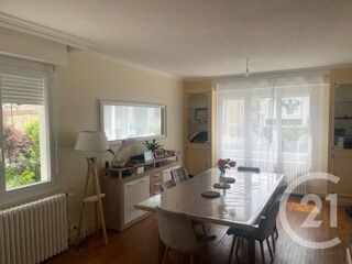  Maison à louer 6 pièces 250 m²
