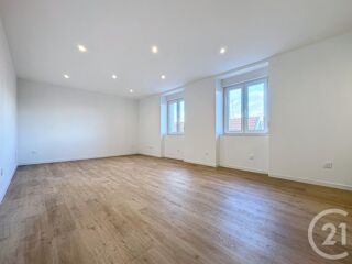  Appartement à louer 5 pièces 115 m²