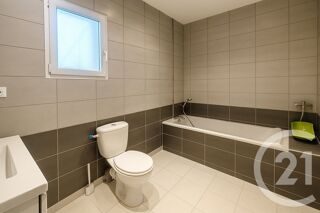  Maison  vendre 8 pices 200 m