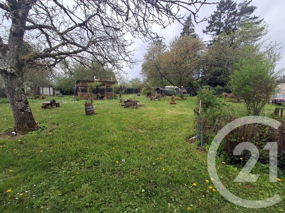 Nichée au c½ur du village d'ÉtaislaSauvin, cette maison ....