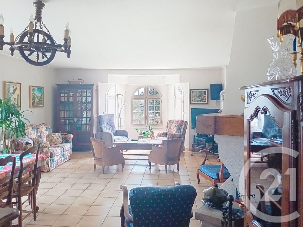 Emplacement de 1er ordre pour cette villa de 1958 rénové....